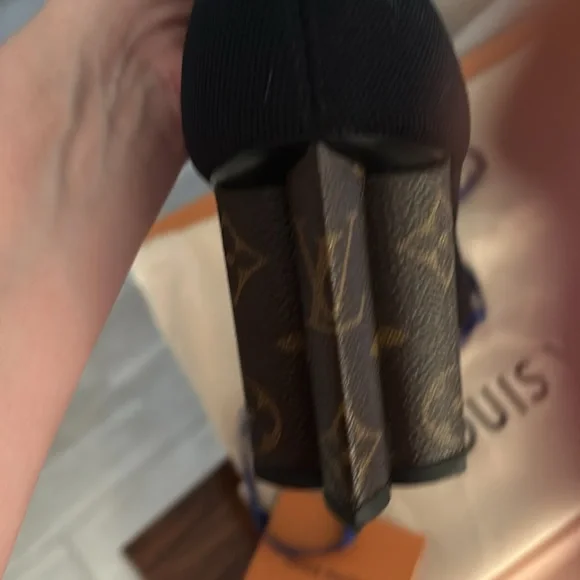 Louis Vuitton Elegant Black Ankle Booties - Picture 7 of 9